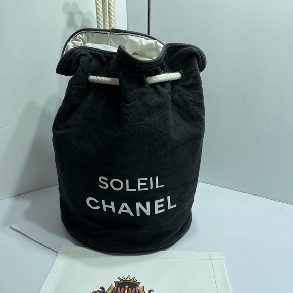 Chanel Rucksack Drawstring Pool Bag in Black Canvas. main image 9